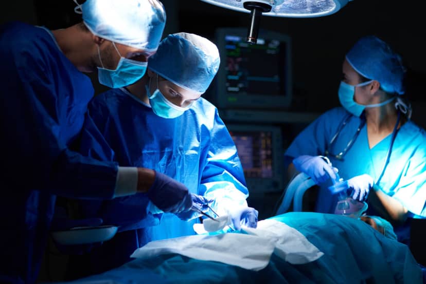 Termin operacji naprawdę ma znaczenie? W ten dzień lepiej ją odpuścić