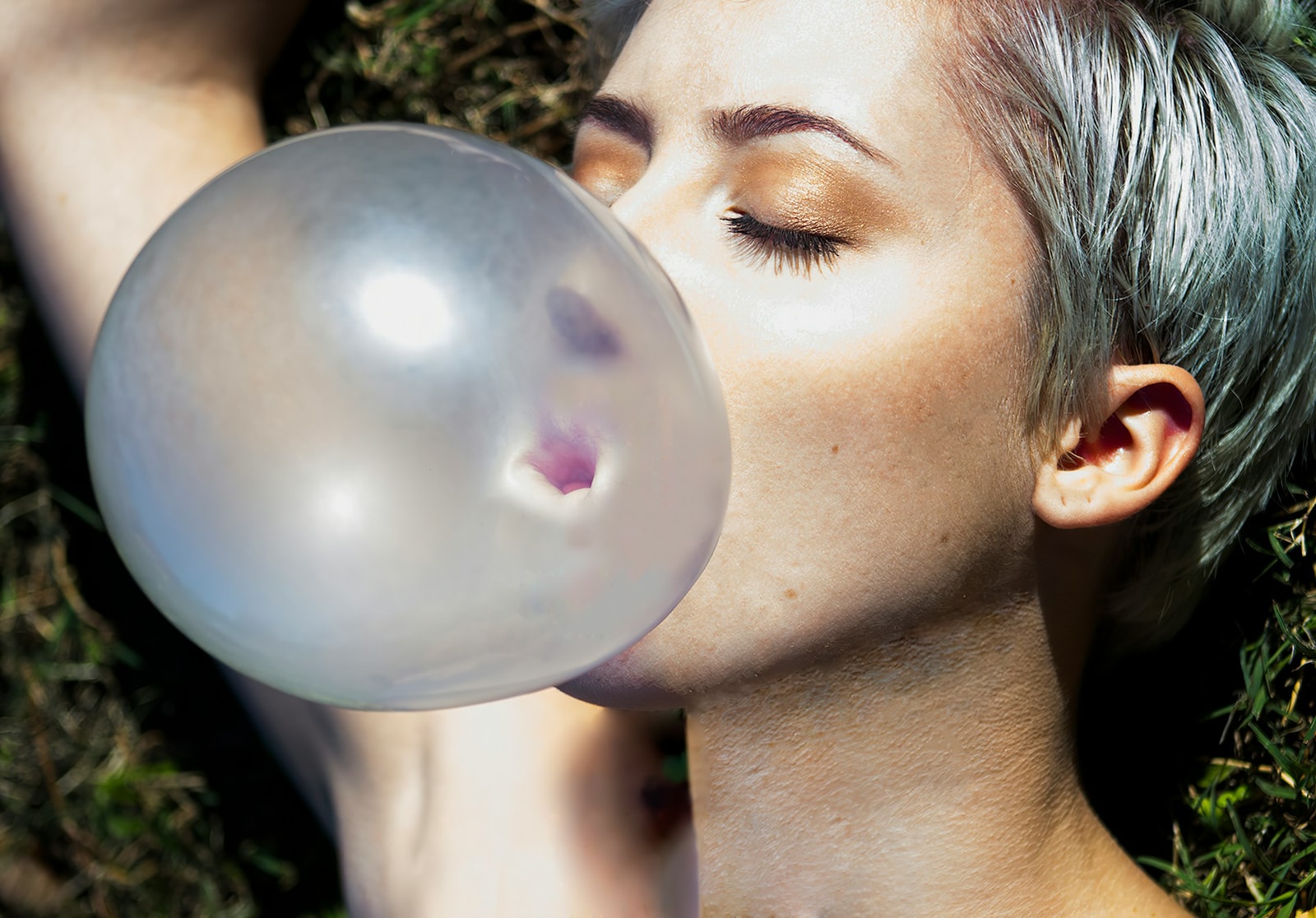 Guma do żucia &#8211; zdjęcie poglądowe /Fot. Unsplash
