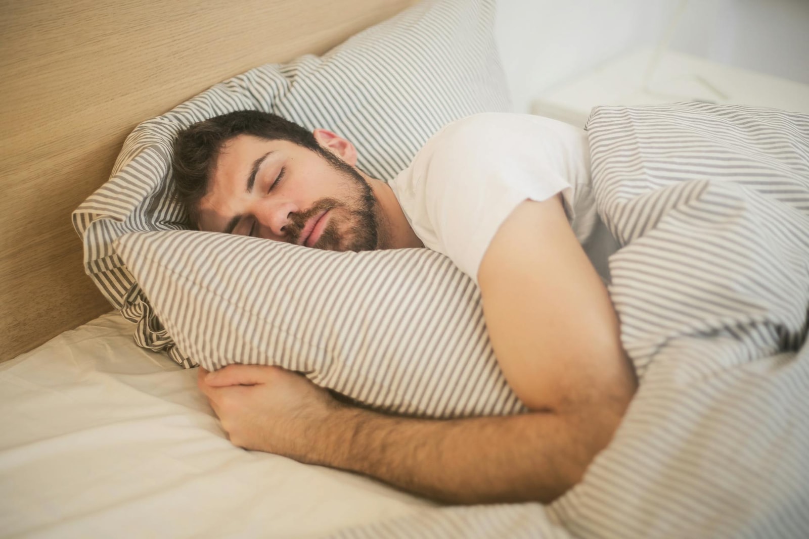 Za mało snu szkodzi, ale za dużo &#8211; też /Fot. Pexels
