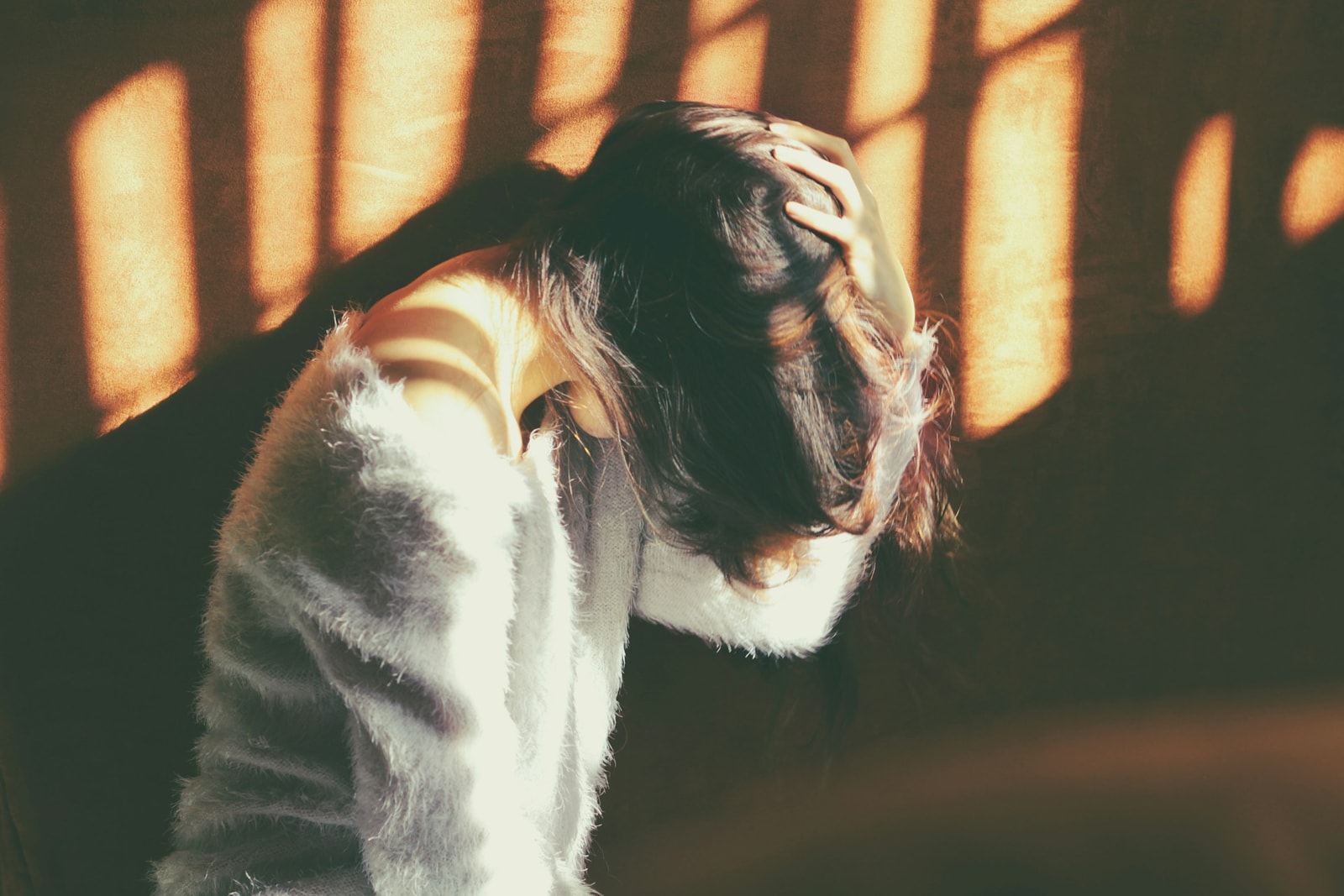 Migrena dotyka częściej kobiety niż mężczyzn /Fot. Unsplash
