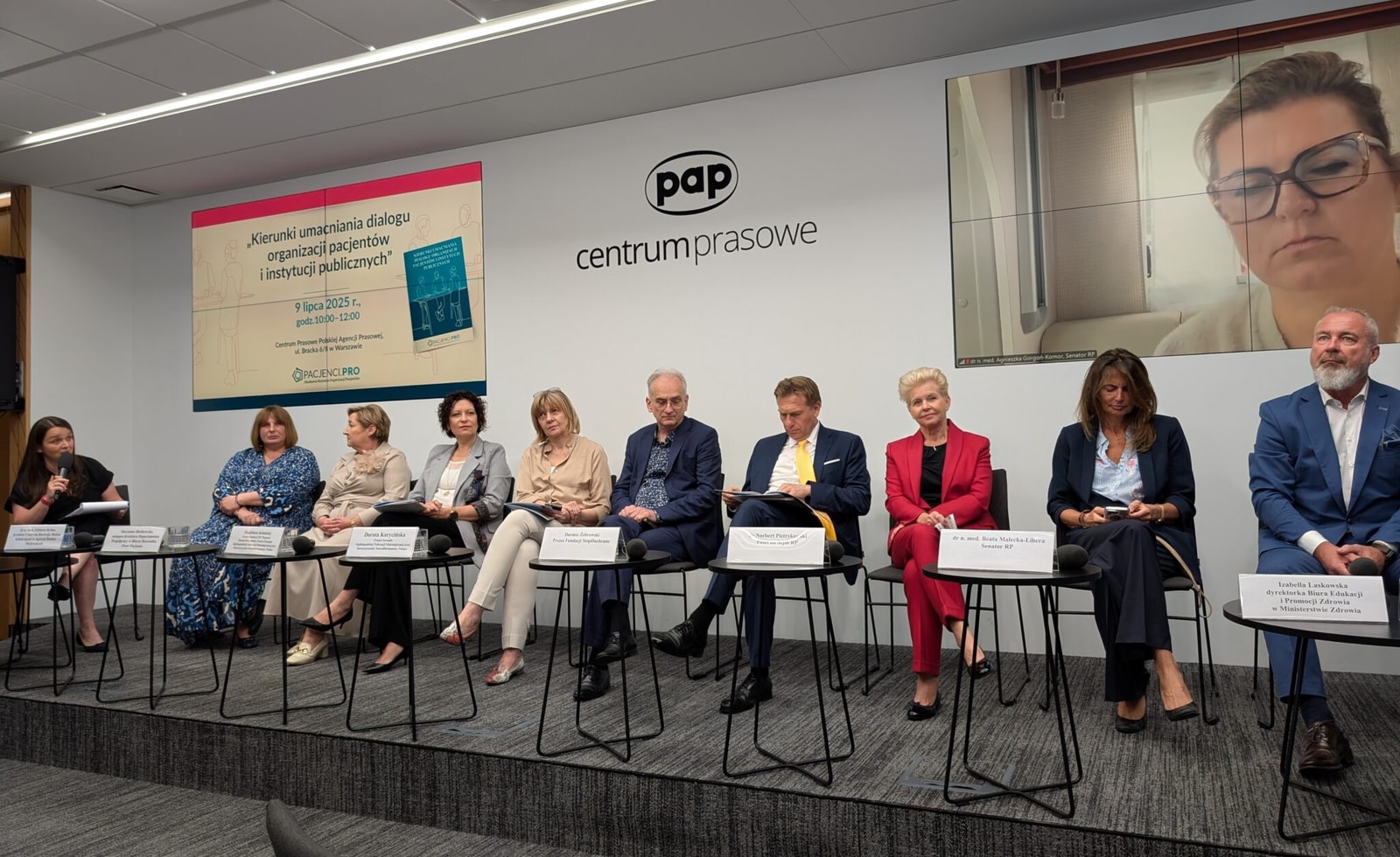 Uczestnicy konferencji prasowej, na której odbyła się premiera dokumentu „Kierunki umacniania dialogu organizacji pacjentów i instytucji publicznych”. Fot. Beata Igielska
