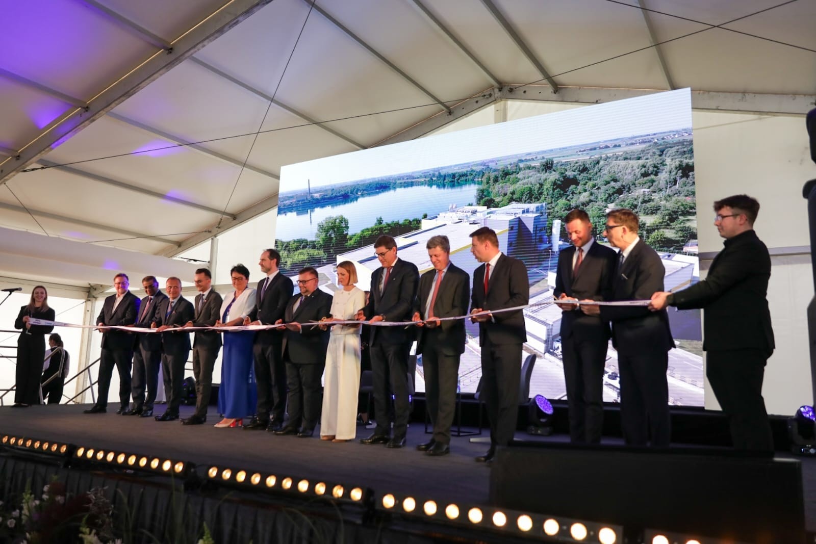 Symboliczne otwarcie zakładów produkujących żywność medyczną w Opolu; Fot. materiały prasowe