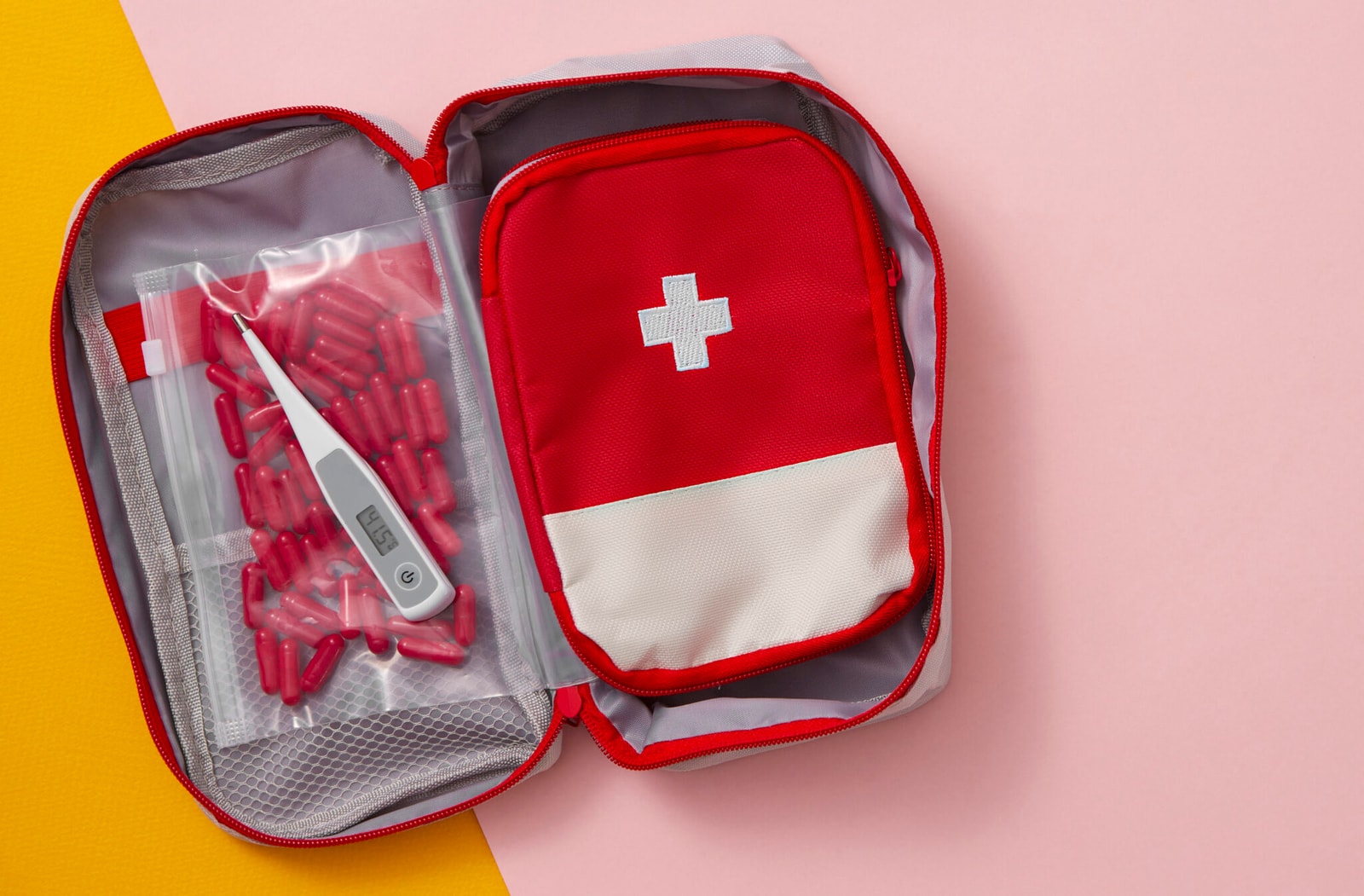 Wakacyjna apteczka. Fot. freepik