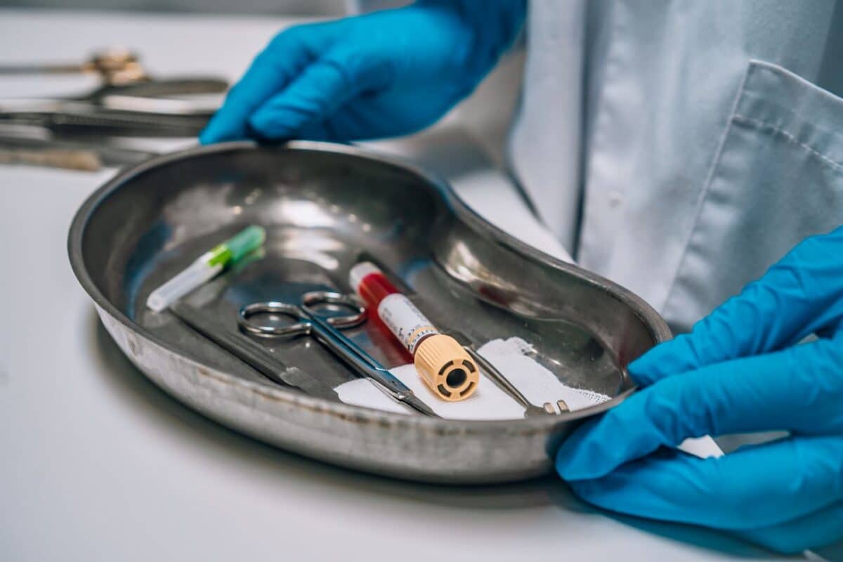 Usunięte fragmenty ciała, zakrwawione materiały pooperacyjne, igły i strzykawki. Czas skończyć z udawaniem, że odpady medyczne nie istnieją